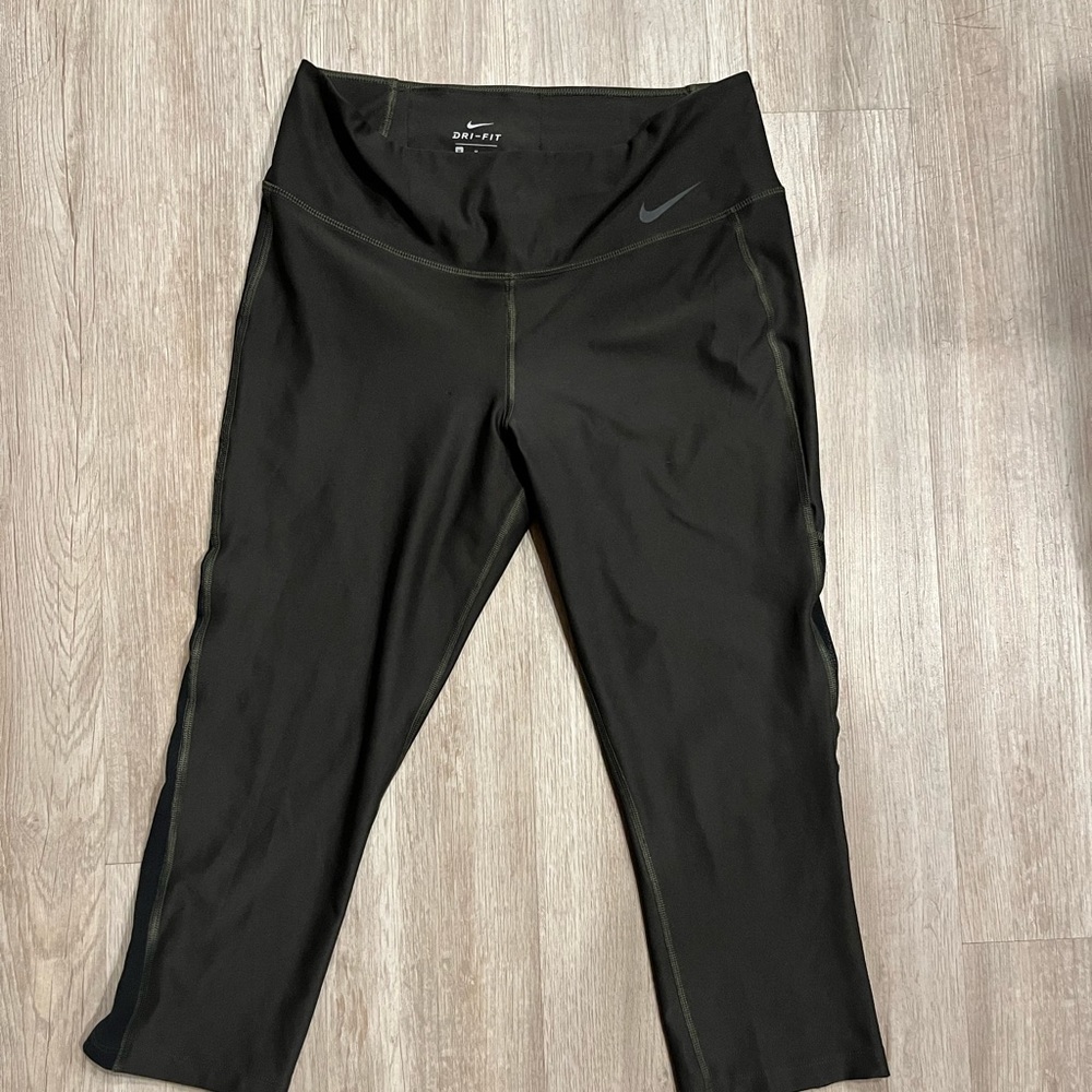 Nike Crop Stretch Leggings in Olive Green, Size Medium